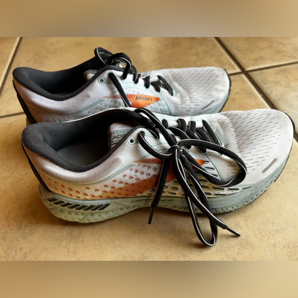 Brooks adrenaline